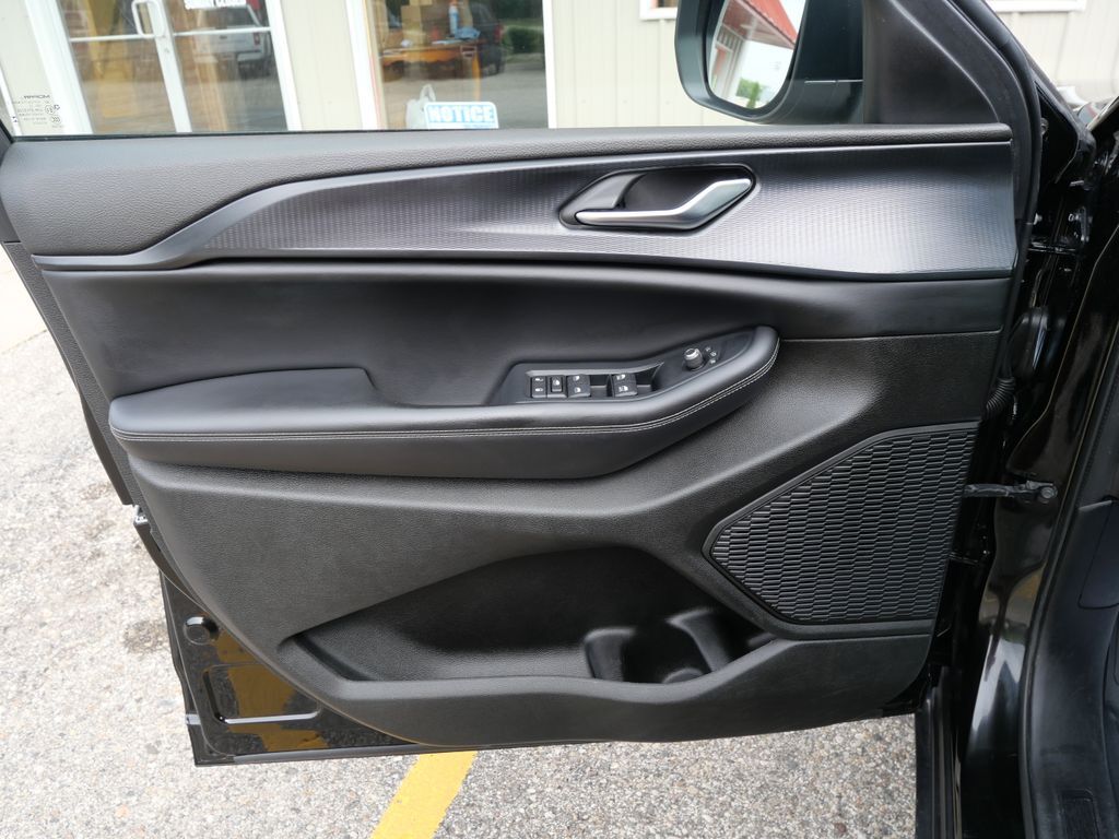 2023 Jeep Grand Cherokee L Laredo Mt Pleasant MI