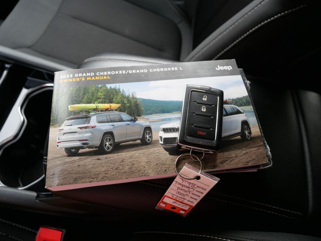 2023 Jeep Grand Cherokee L Laredo Mt Pleasant MI