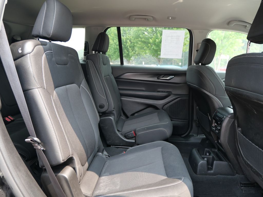 2023 Jeep Grand Cherokee L Laredo Mt Pleasant MI