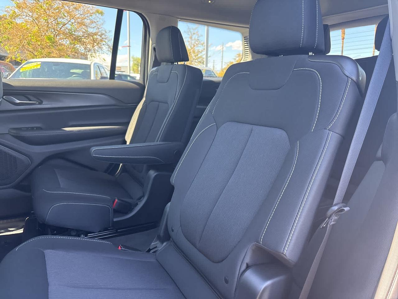 2023 Jeep Grand Cherokee L Laredo Irving TX