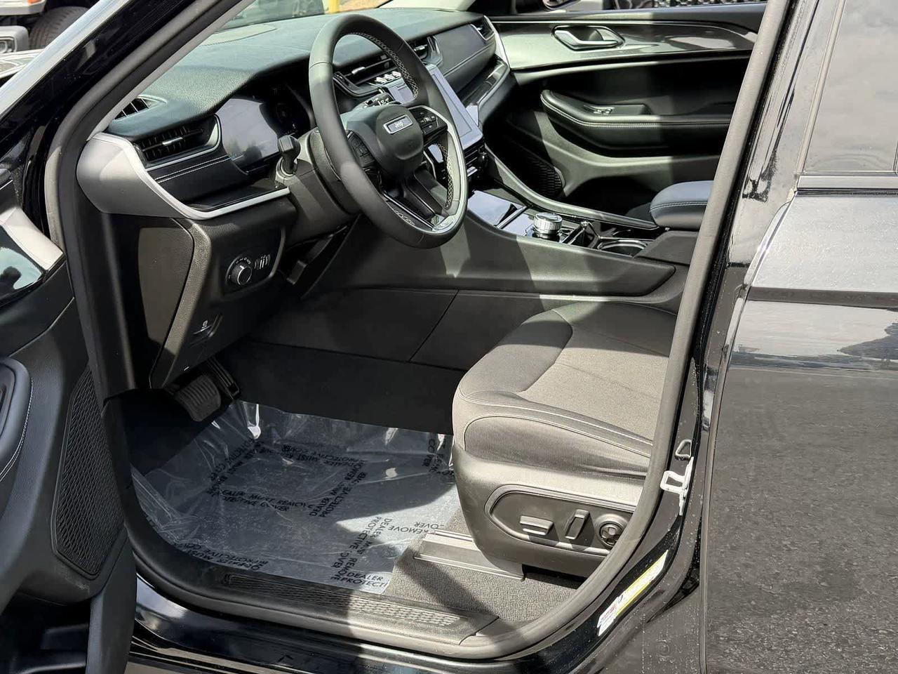 2023 Jeep Grand Cherokee Laredo Irving TX