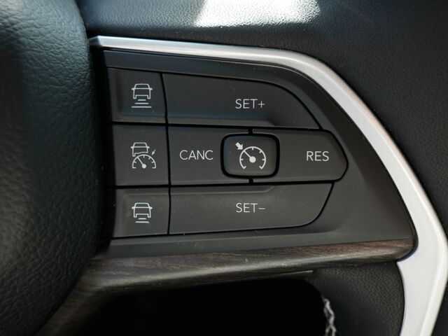 2023 Jeep Grand Cherokee Limited Oak Park Heights MN