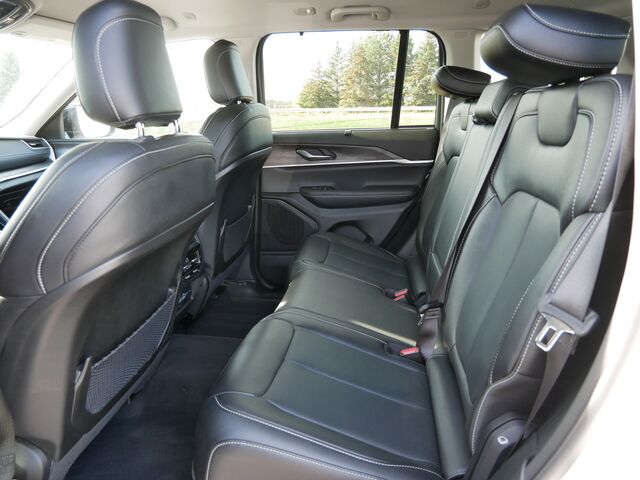 2023 Jeep Grand Cherokee Limited Oak Park Heights MN