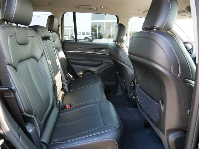 2023 Jeep Grand Cherokee Limited Oak Park Heights MN