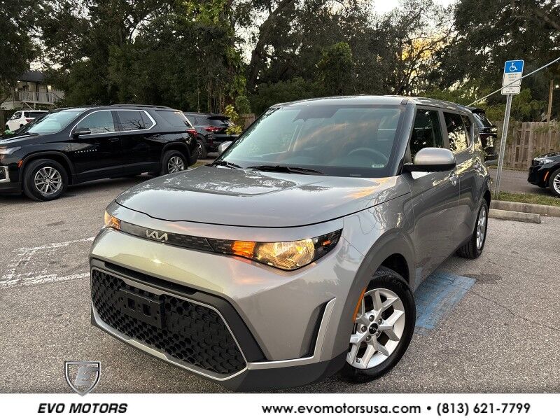 2023 Kia Soul LX's photo