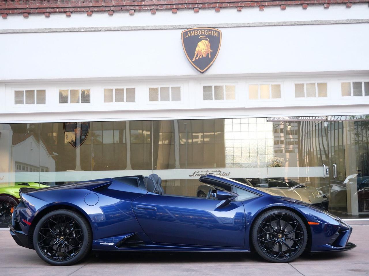 2023 Lamborghini Huracan EVO Base Base