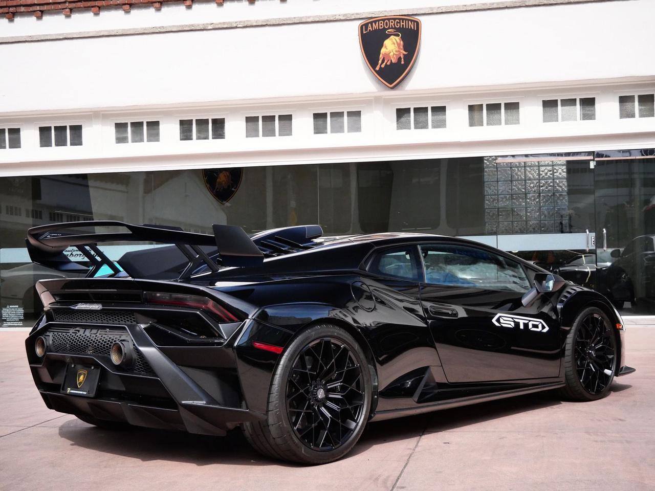 2023 Lamborghini Huracan STO Base Base