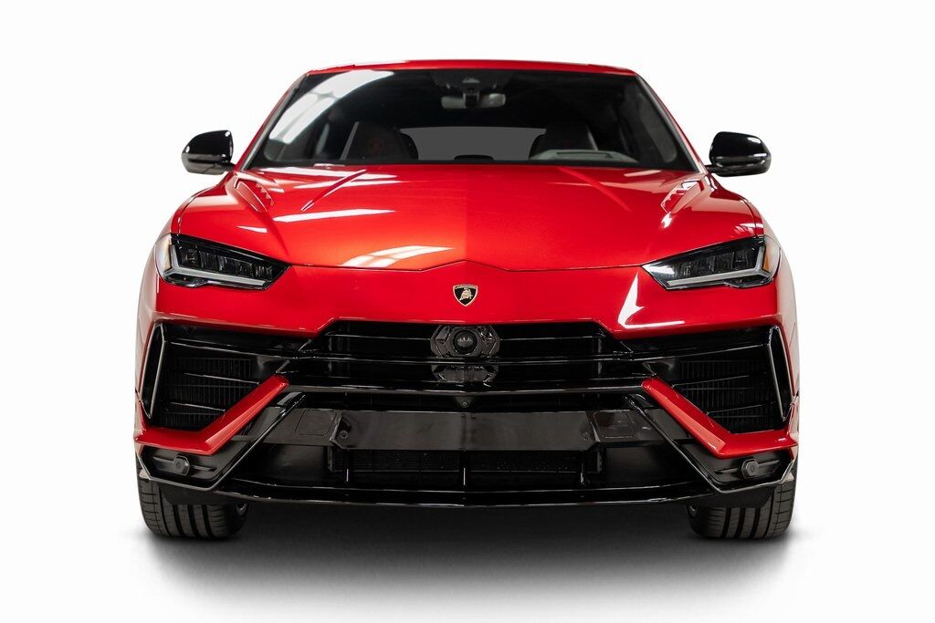 2023 Lamborghini Urus S's photo