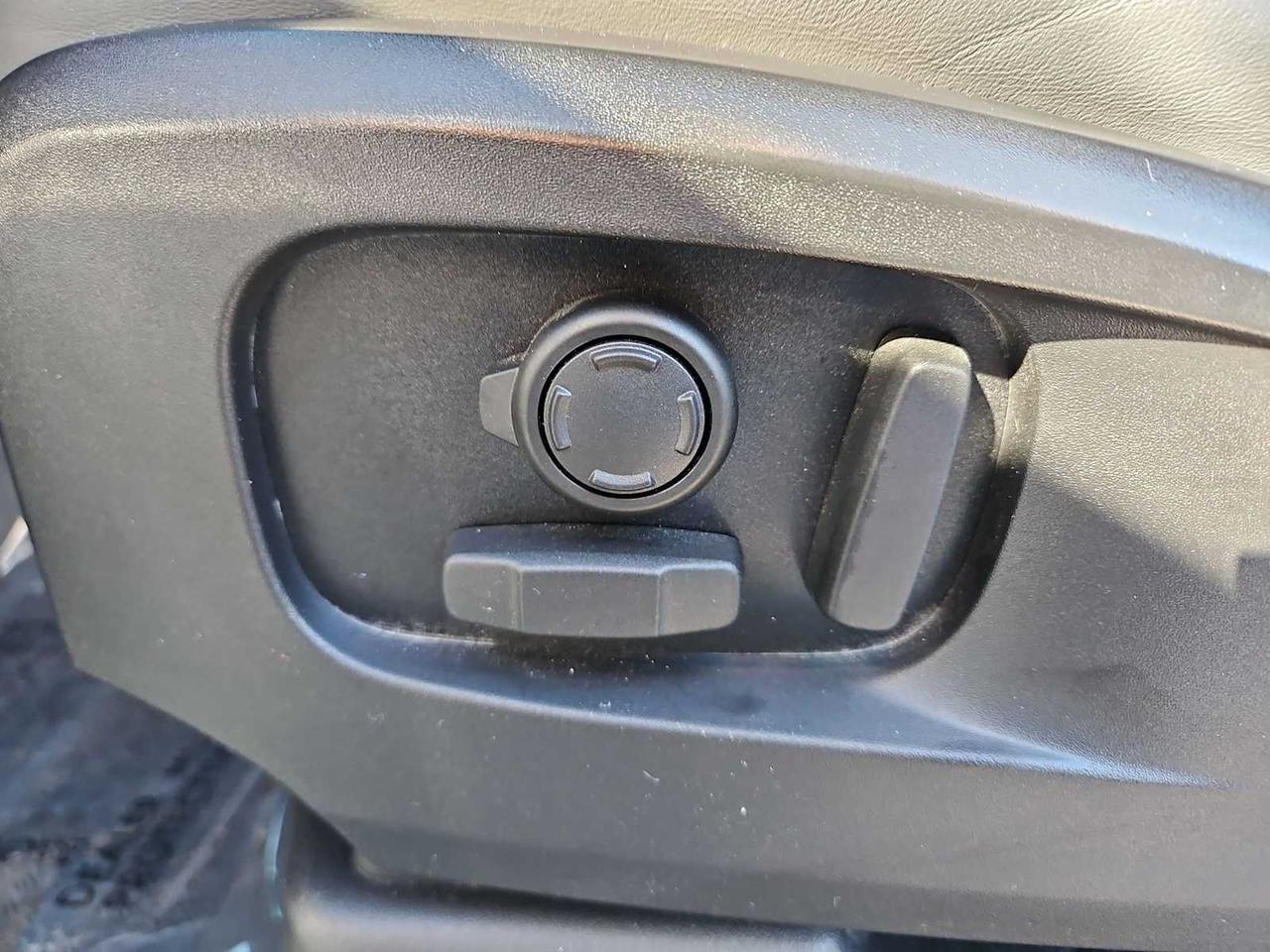 2023 Land Rover Defender X-Dynamic SE Irving TX