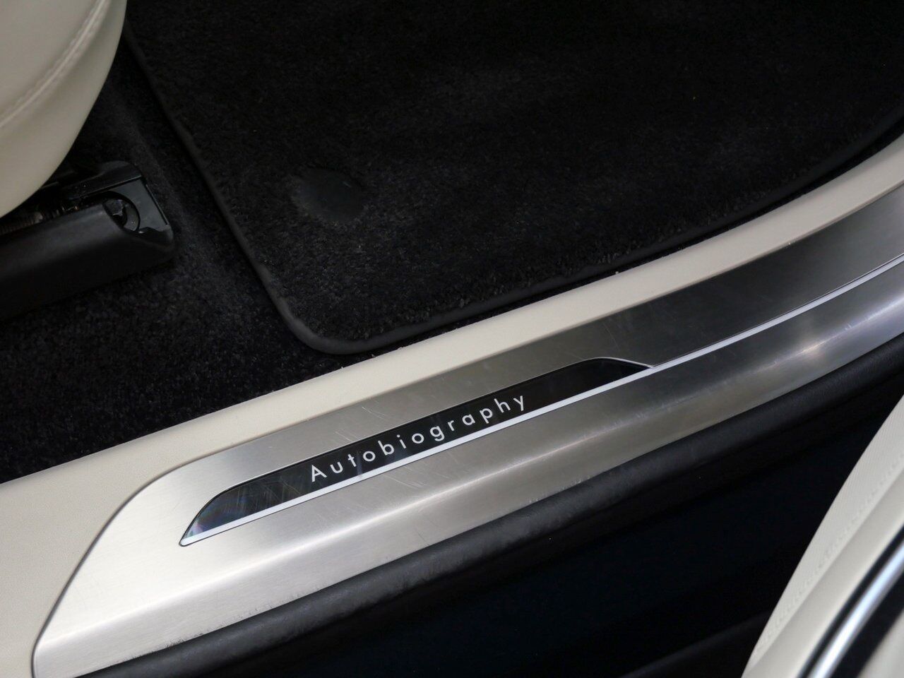2023 Land Rover Range Rover Autobiography Autobiography Lawrence KS