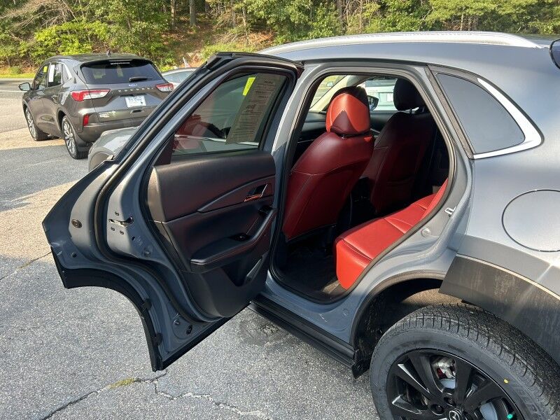 2023 Mazda CX-30 2.5 S Carbon Edition - 1 OWNER Webster MA 2023 Mazda CX-30 2.5 S Carbon Edition - 1 OWNER Webster MA