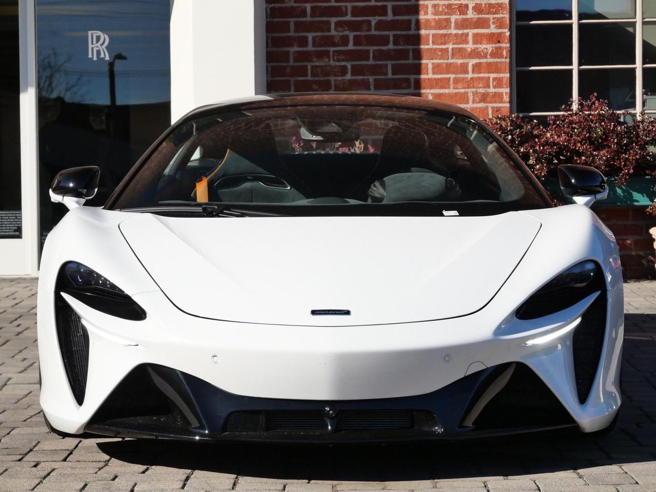 2023 McLaren Artura Performance Performance