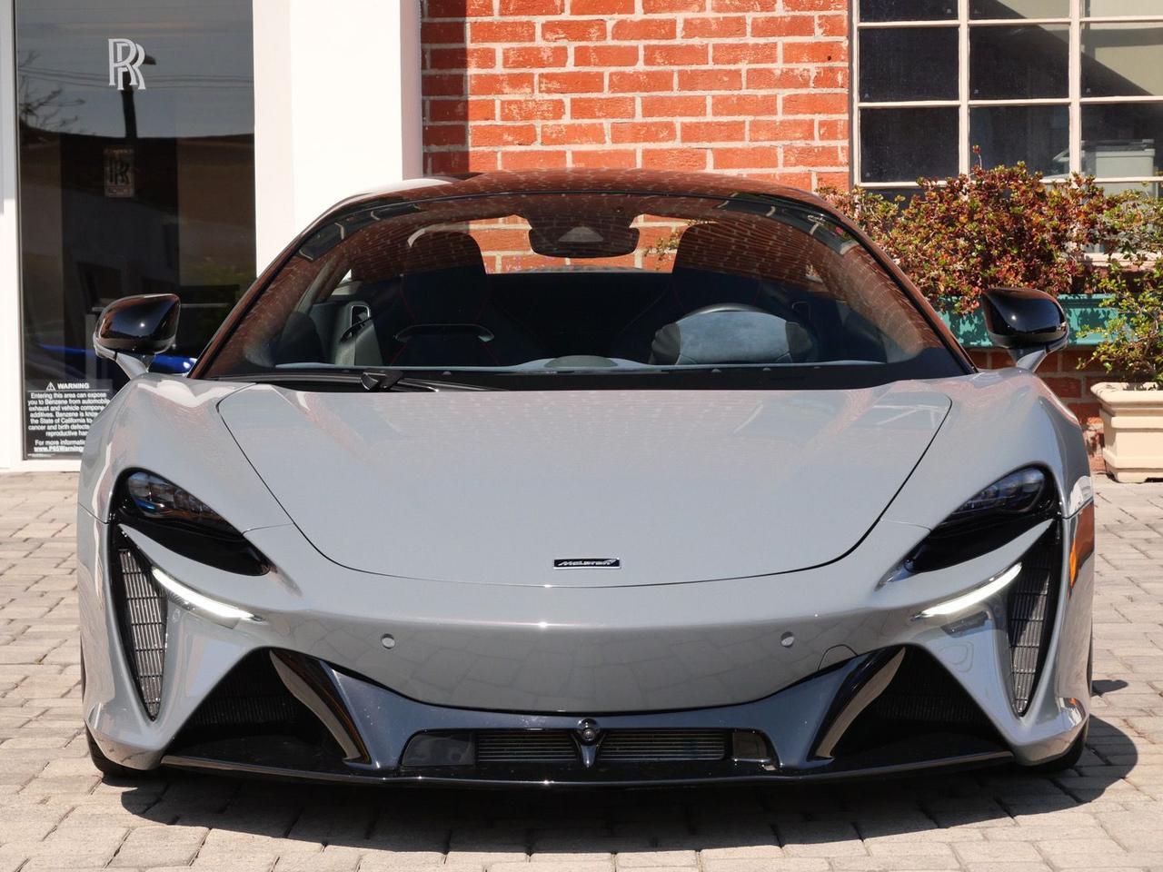 2023 McLaren Artura Performance Performance