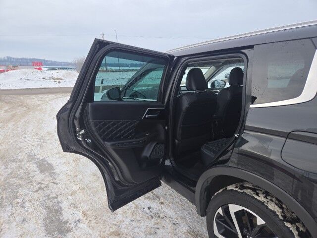 2023 Mitsubishi Outlander PHEV LE Grande Prairie AB 2023 Mitsubishi Outlander PHEV LE Grande Prairie AB