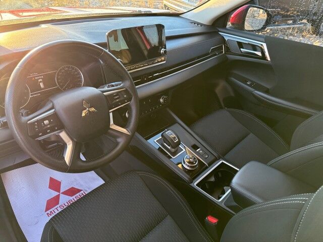2023 Mitsubishi Outlander SE Grande Prairie AB 2023 Mitsubishi Outlander SE Grande Prairie AB