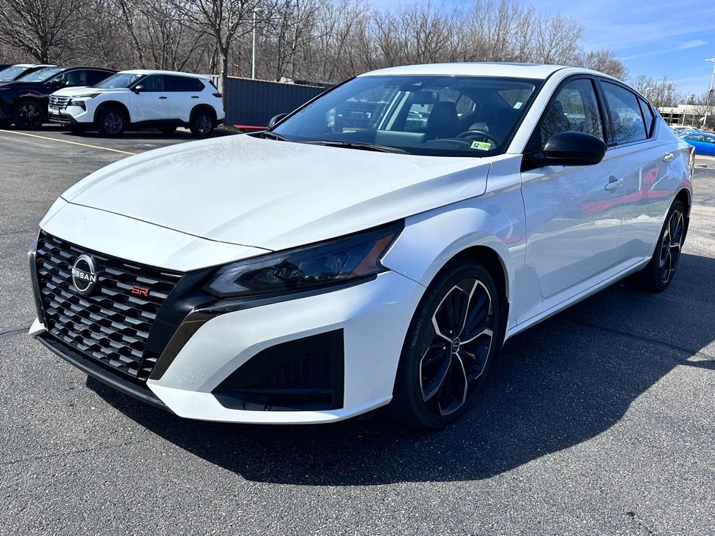2023 Nissan Altima 2.5 SR w/Premium Pkg