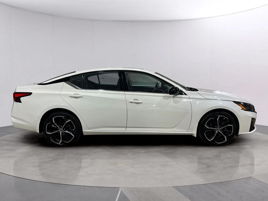2023 Nissan Altima 2.5 SR w/Premium Pkg