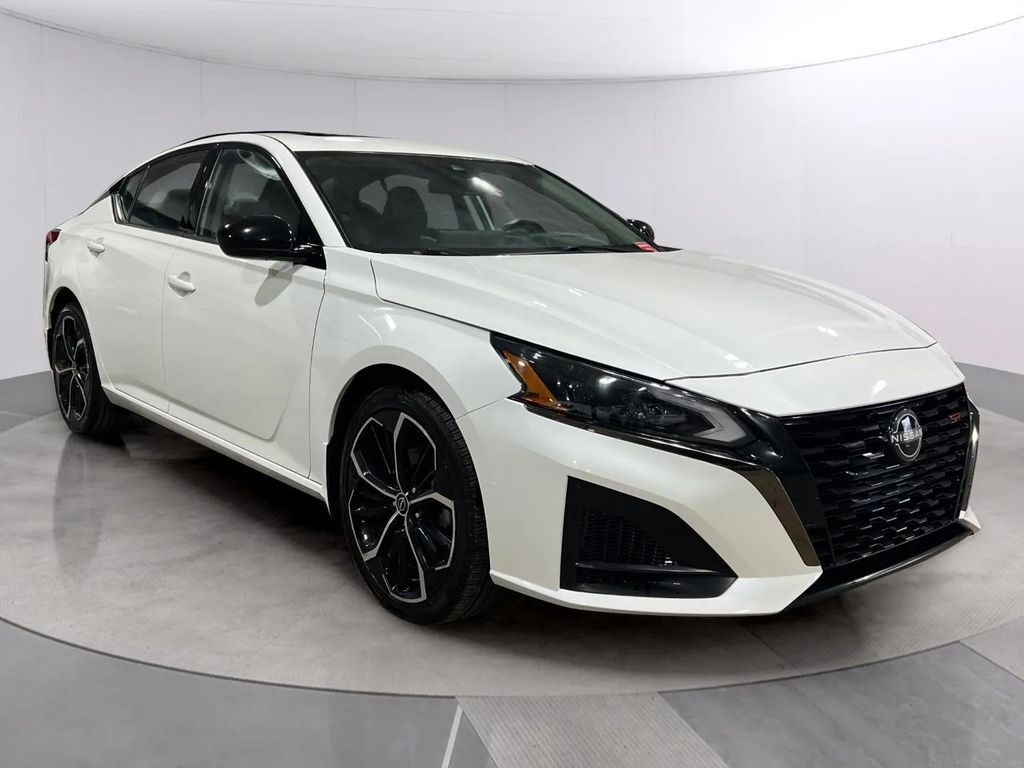 2023 Nissan Altima 2.5 SR w/Premium Pkg