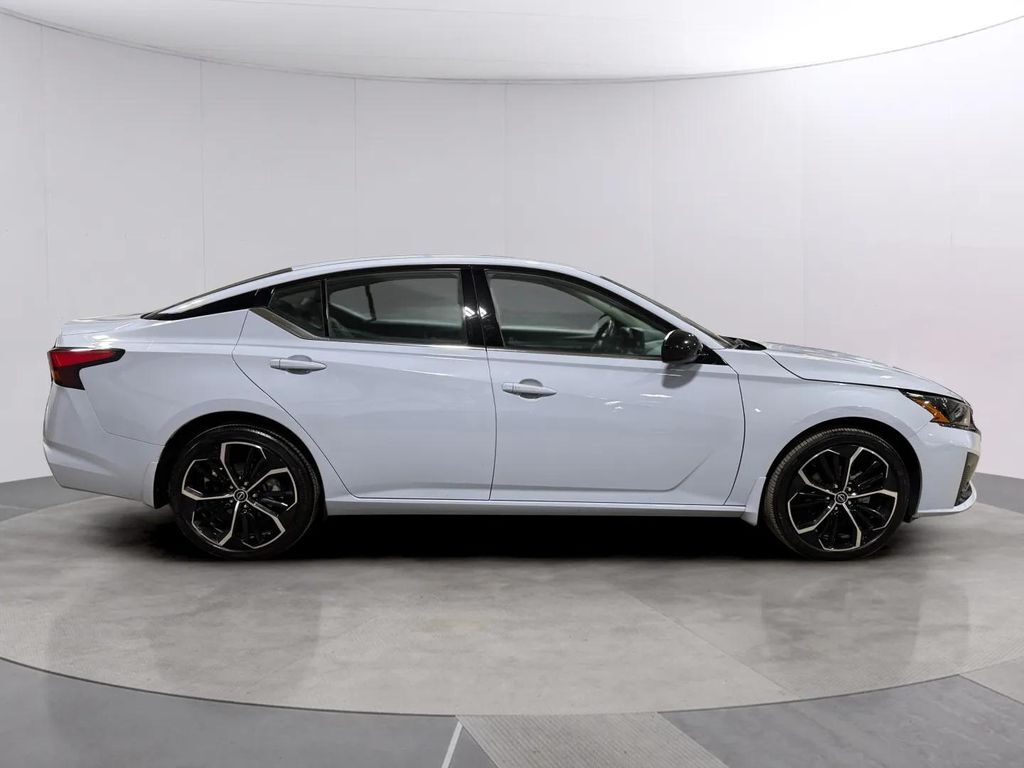 2023 Nissan Altima 2.5 SR w/Premium Pkg
