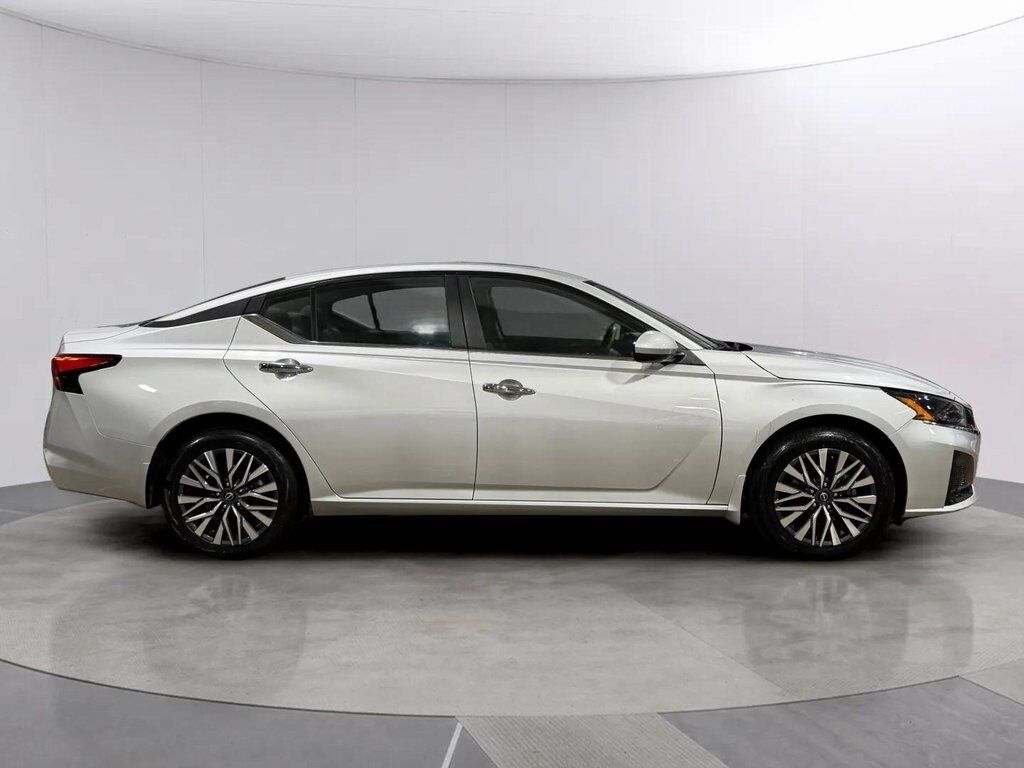 2023 Nissan Altima 2.5 SV w/Premium Pkg
