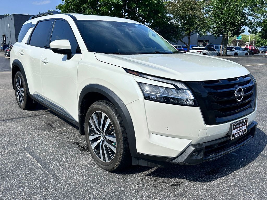 2023 Nissan Pathfinder Platinum