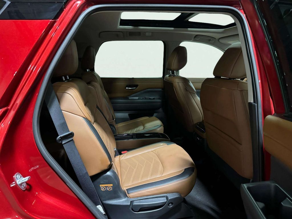 2023 Nissan Pathfinder Platinum w/Captain's Chairs Pkg San Clemente CA