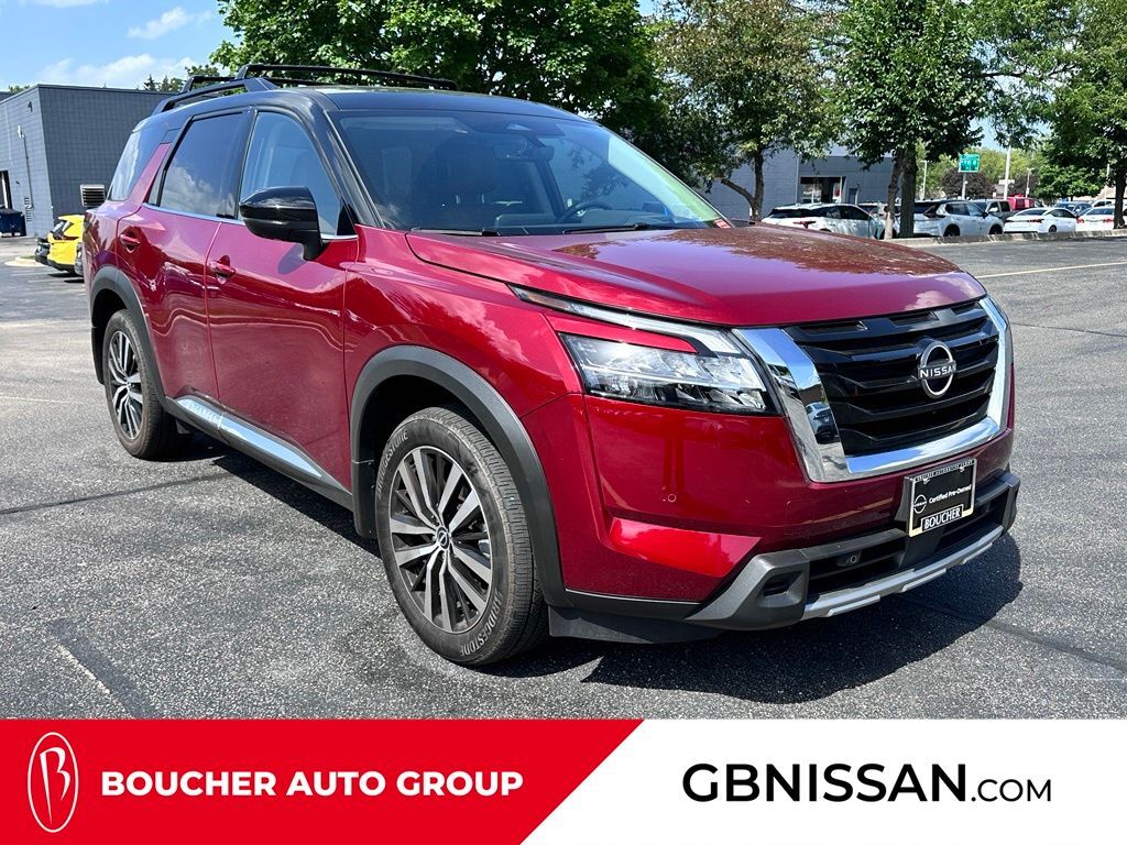 2023 Nissan Pathfinder Platinum w/Captain's Chairs Pkg