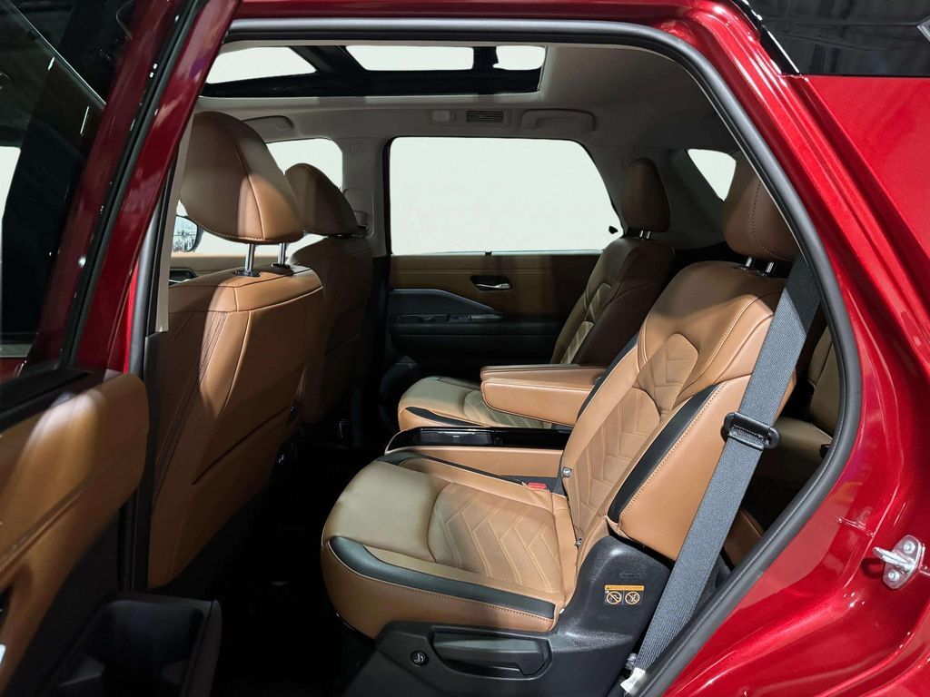 2023 Nissan Pathfinder Platinum w/Captain's Chairs Pkg San Clemente CA