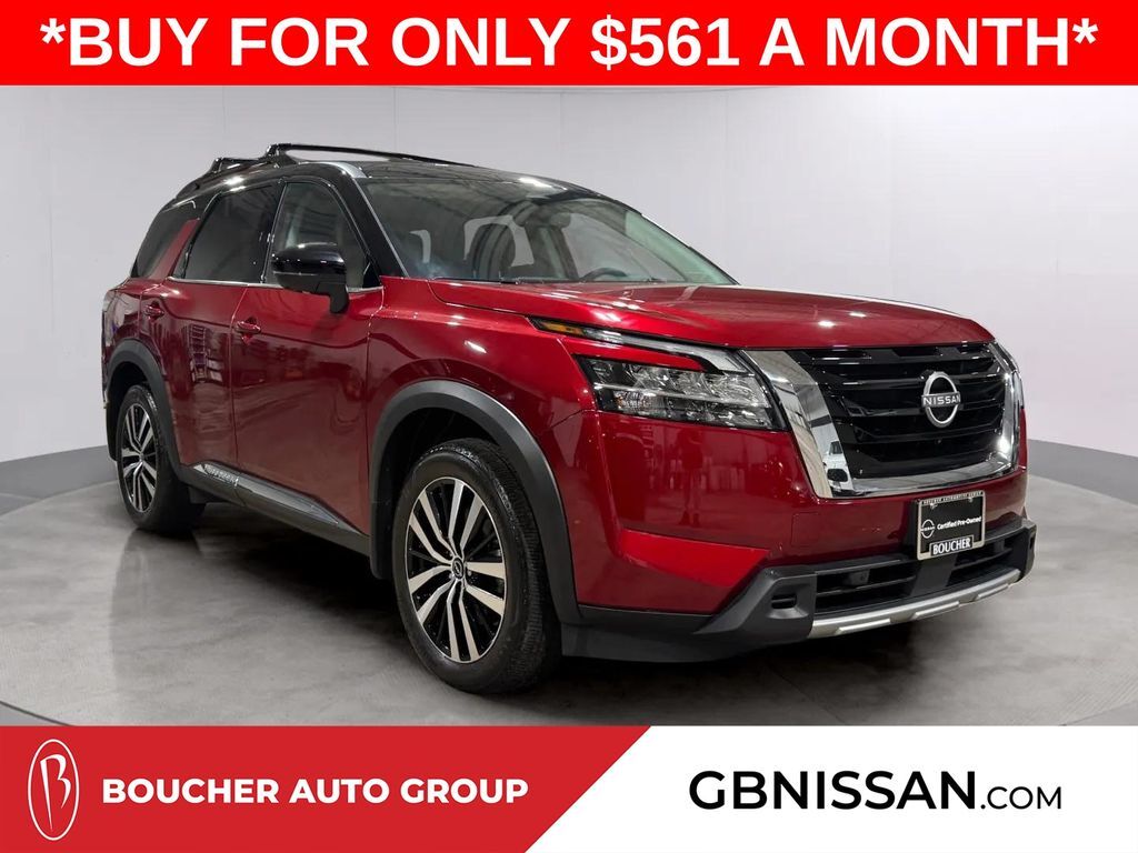 2023 Nissan Pathfinder Platinum w/Captain's Chairs Pkg