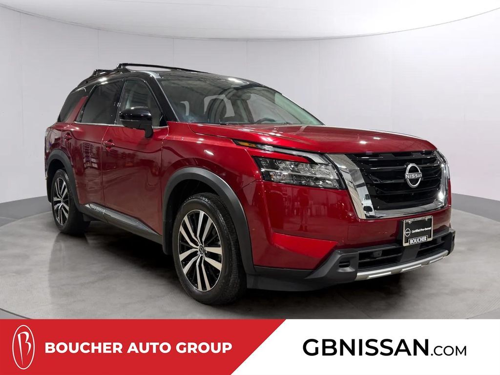2023 Nissan Pathfinder Platinum w/Captain's Chairs Pkg