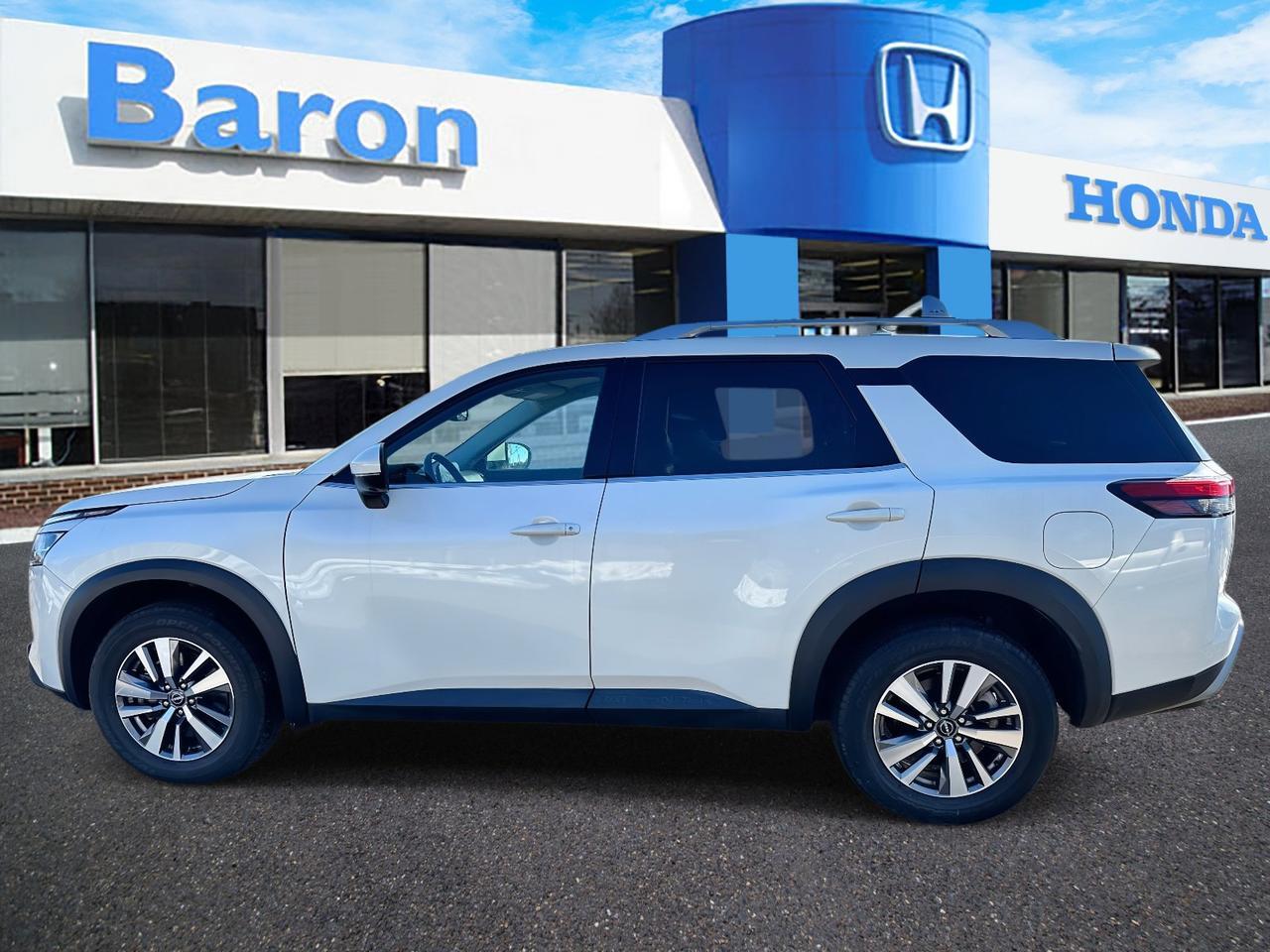 2023 Nissan Pathfinder SL