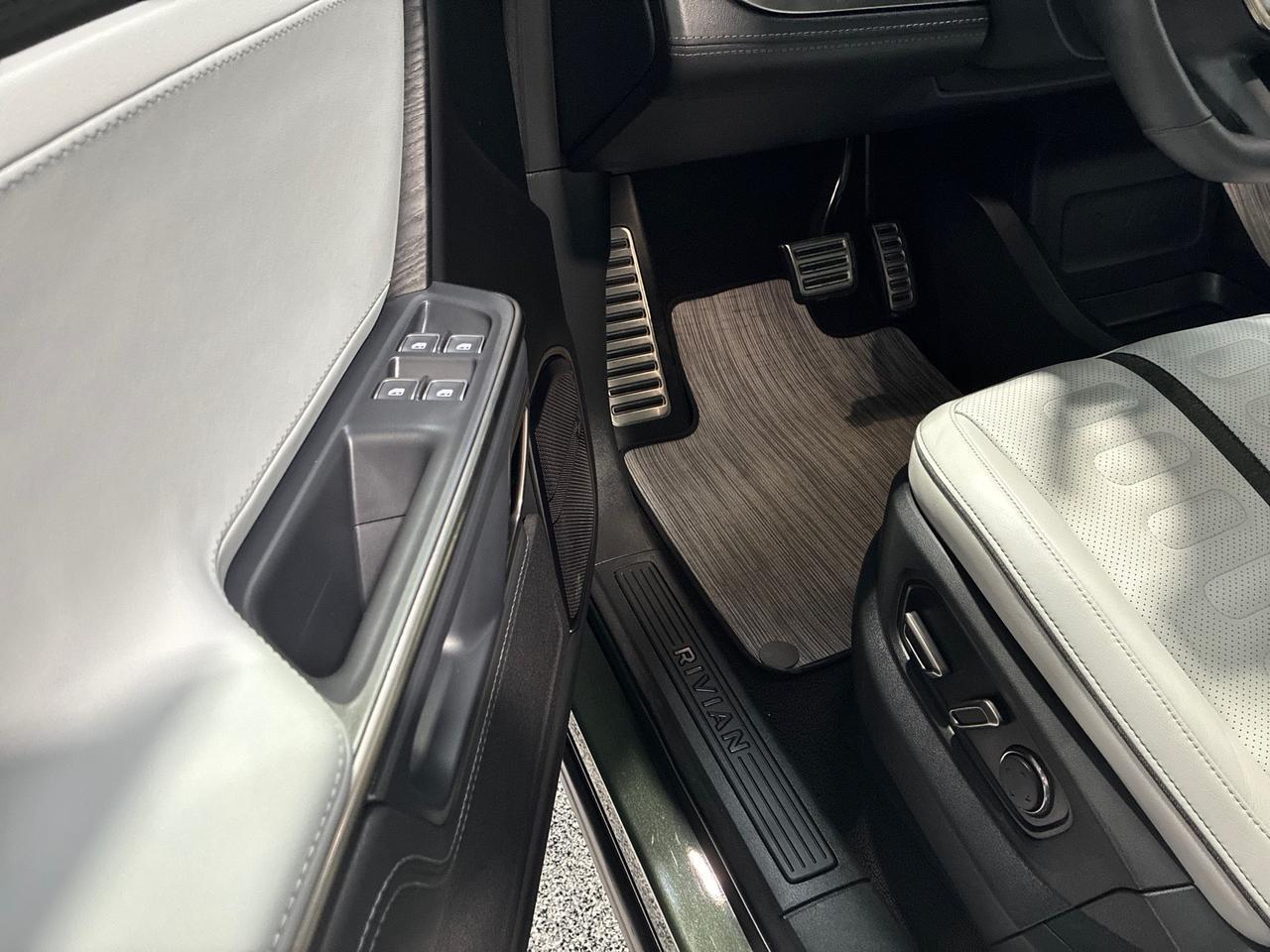 2023 Rivian R1S Adventure Houston TX 2023 Rivian R1S Adventure Houston TX