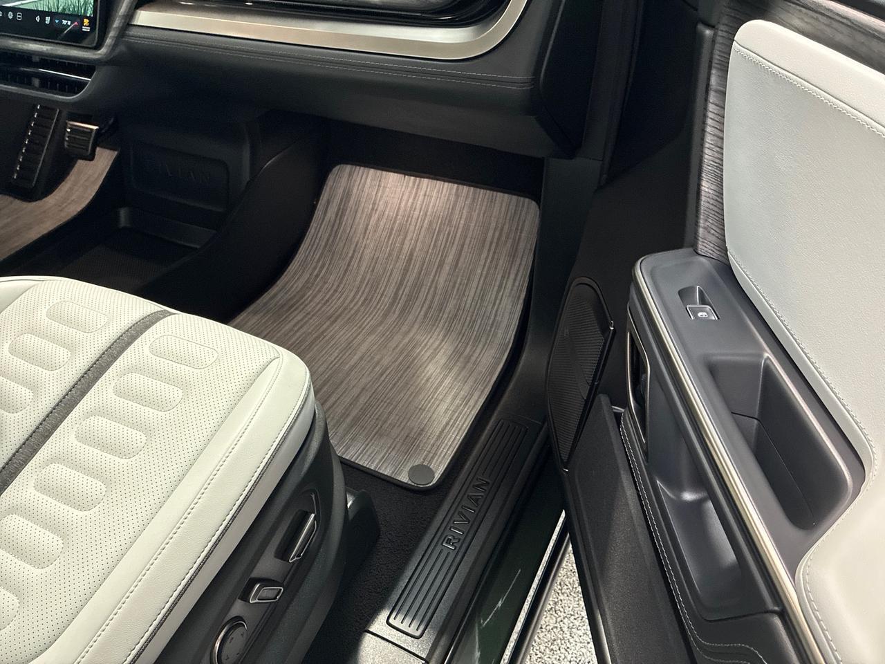 2023 Rivian R1S Adventure Houston TX 2023 Rivian R1S Adventure Houston TX