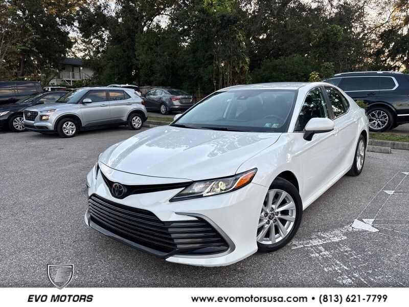2023 Toyota Camry LE's photo