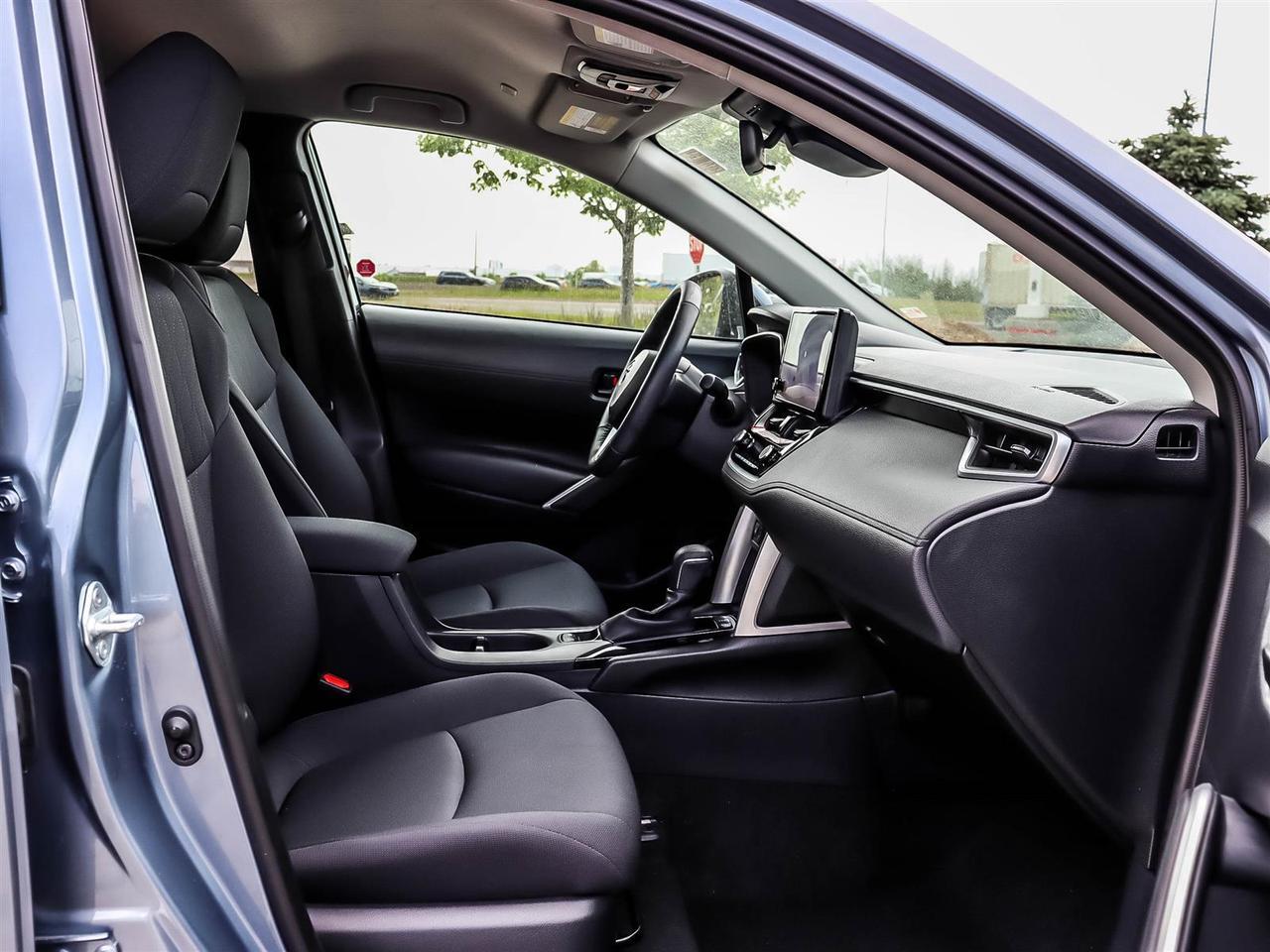 2023 Toyota Corolla Cross LE Mississauga ON