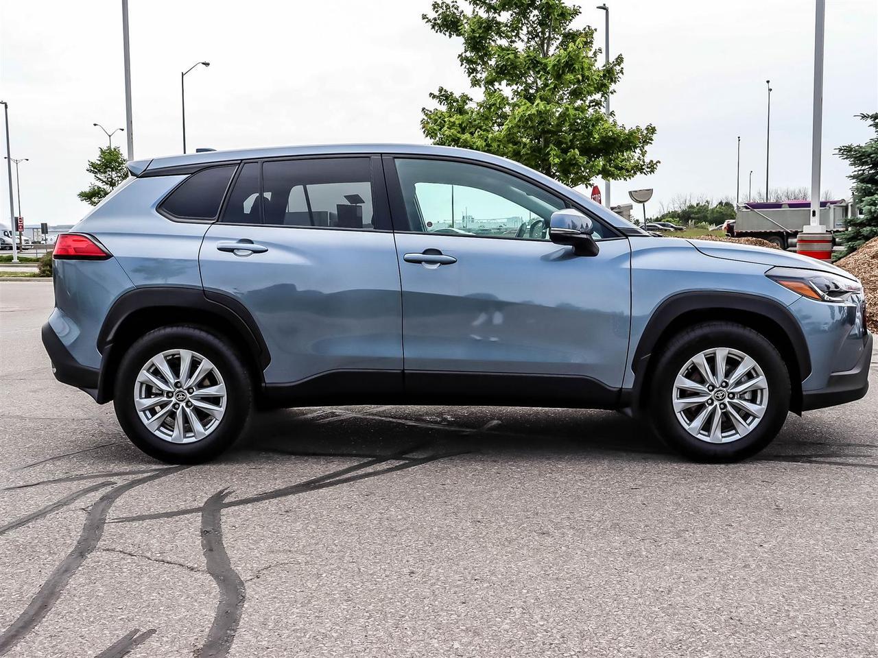 2023 Toyota Corolla Cross LE Mississauga ON