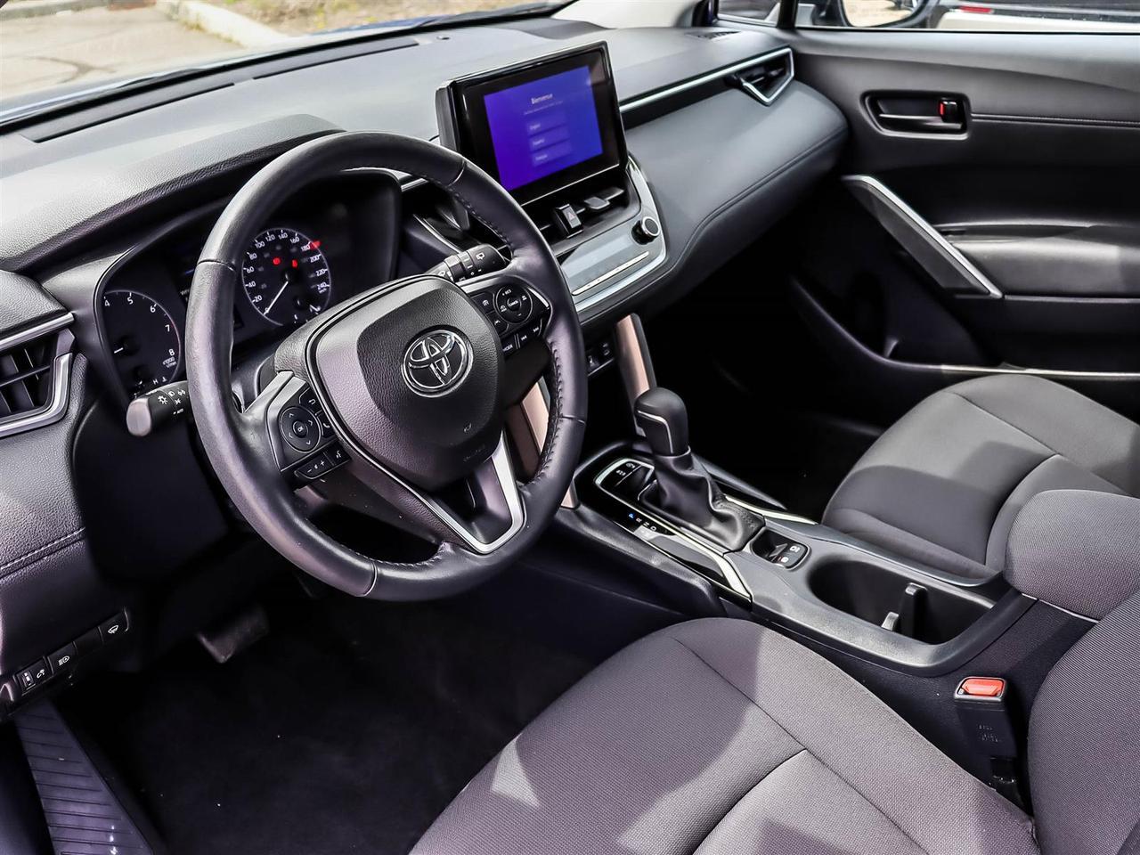 2023 Toyota Corolla Cross LE Mississauga ON