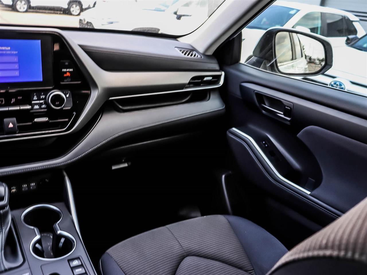 2023 Toyota Highlander LE Mississauga ON