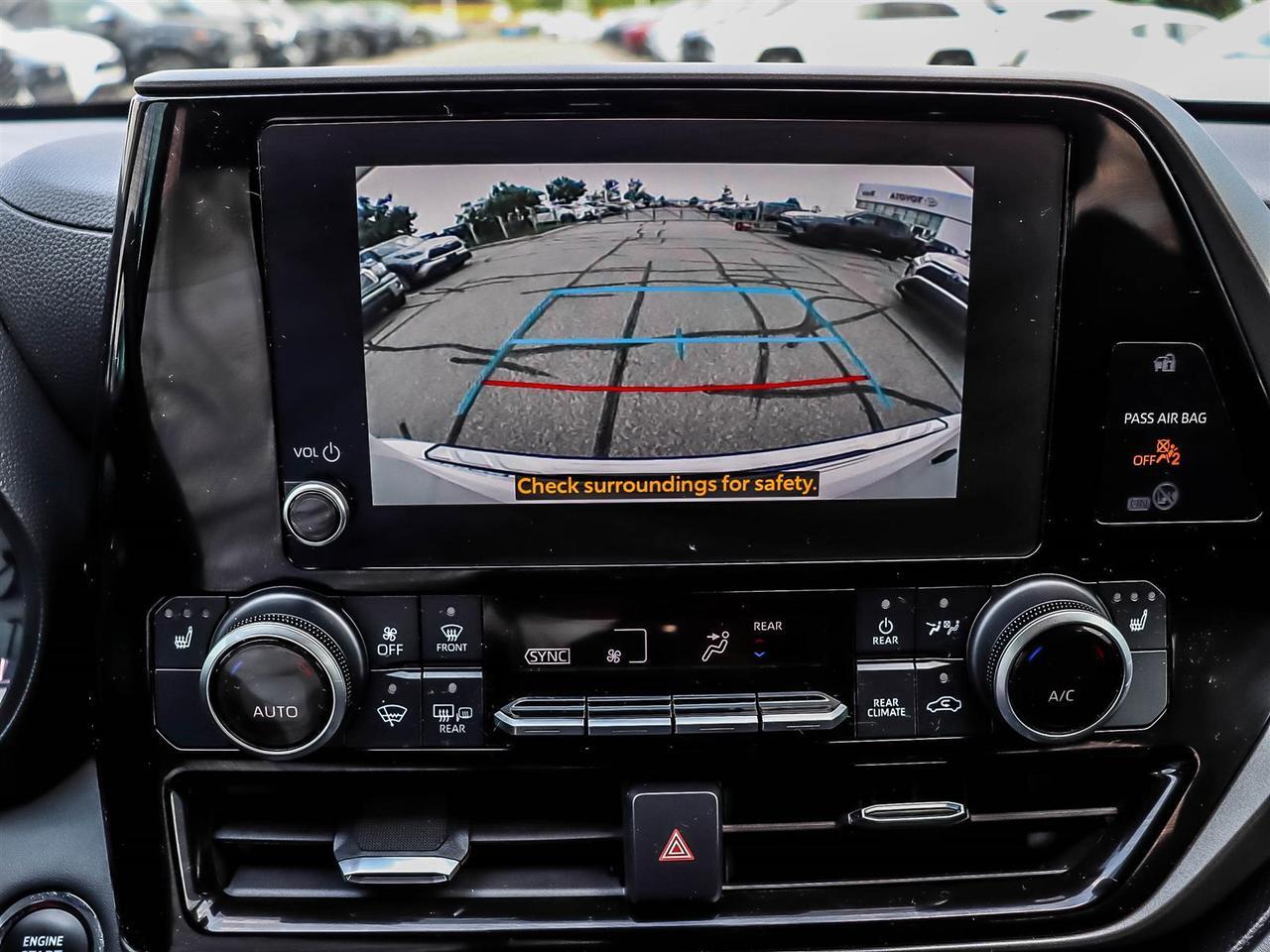 2023 Toyota Highlander LE Mississauga ON