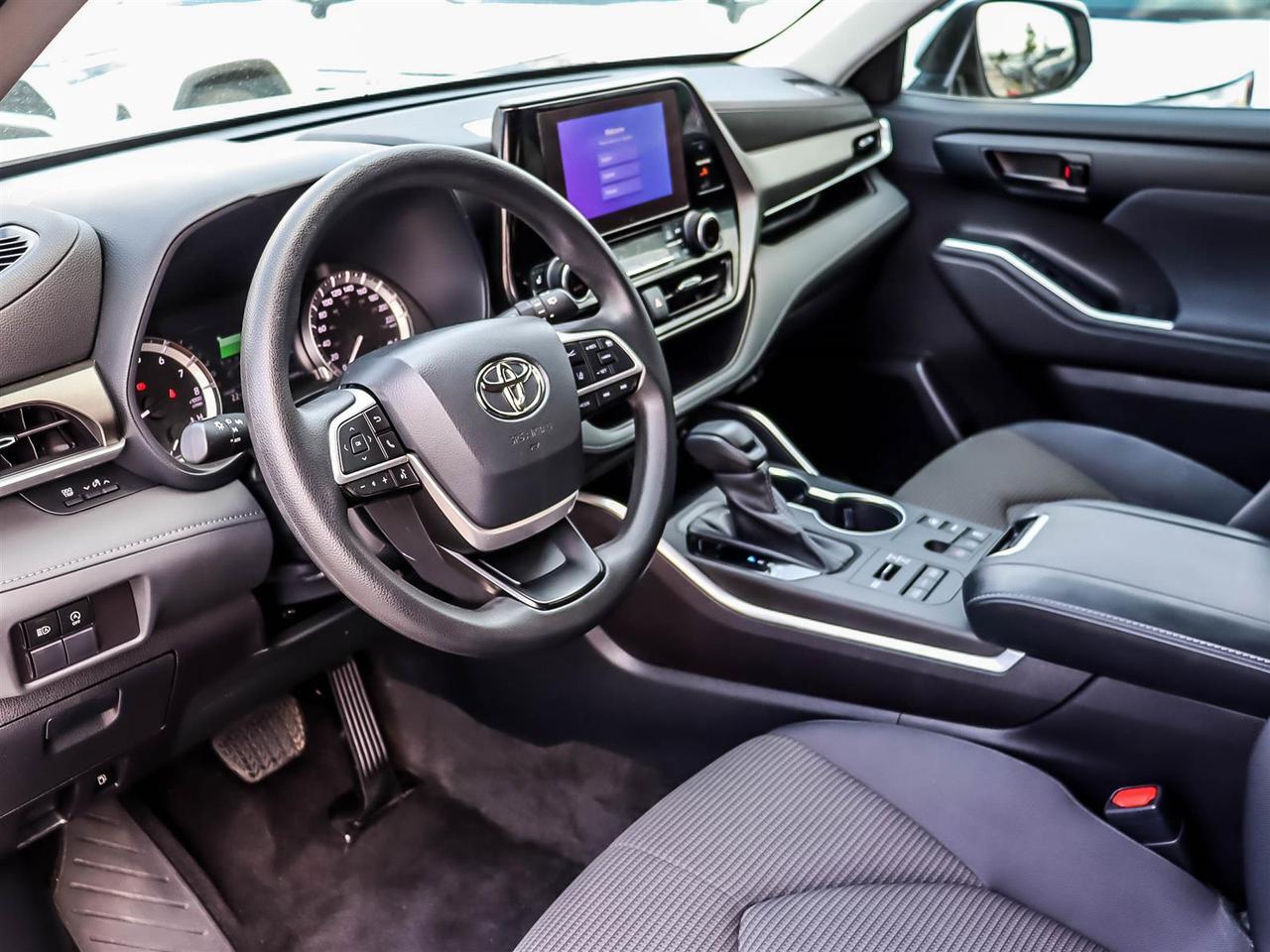 2023 Toyota Highlander LE Mississauga ON