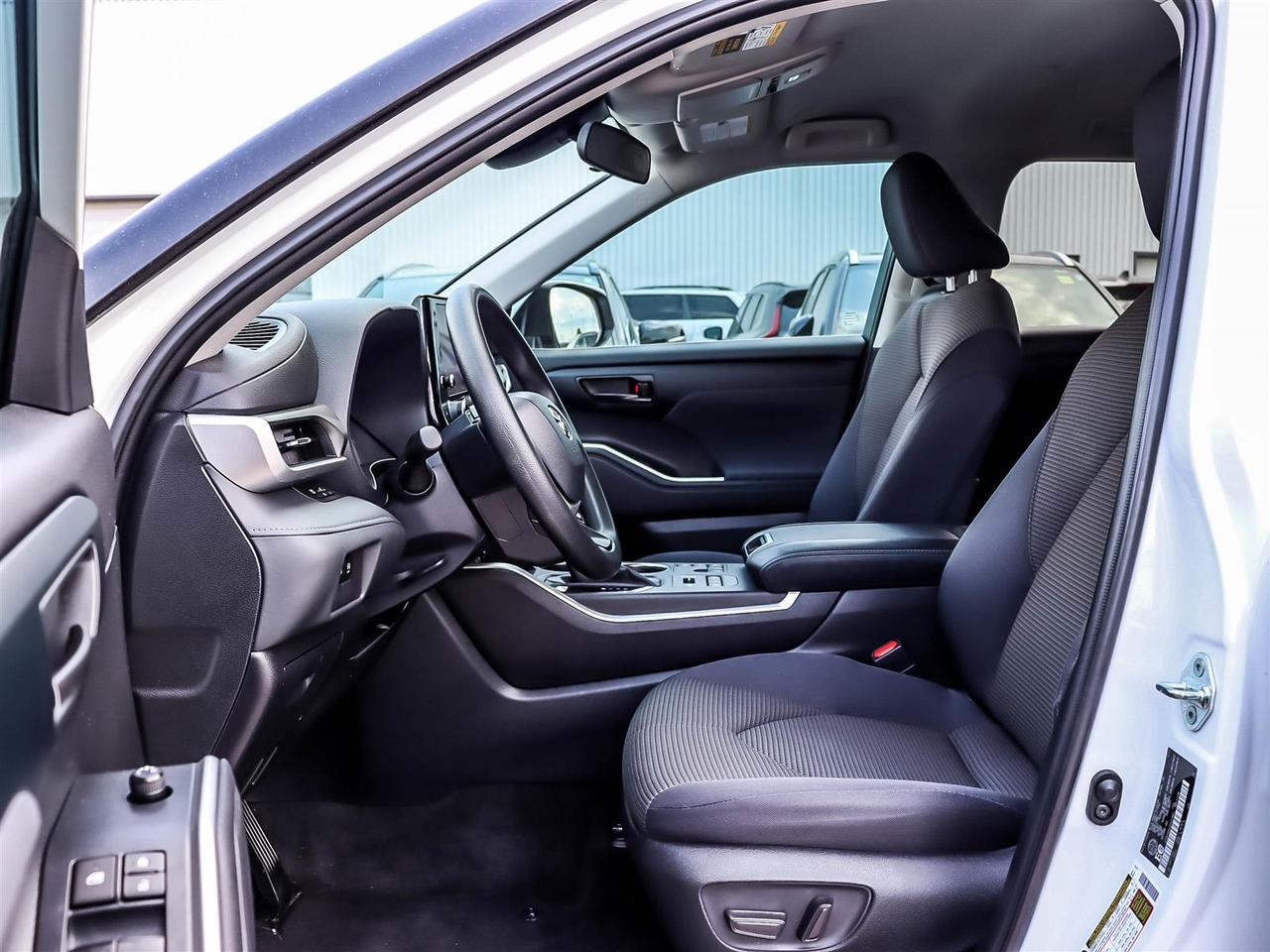 2023 Toyota Highlander LE Mississauga ON