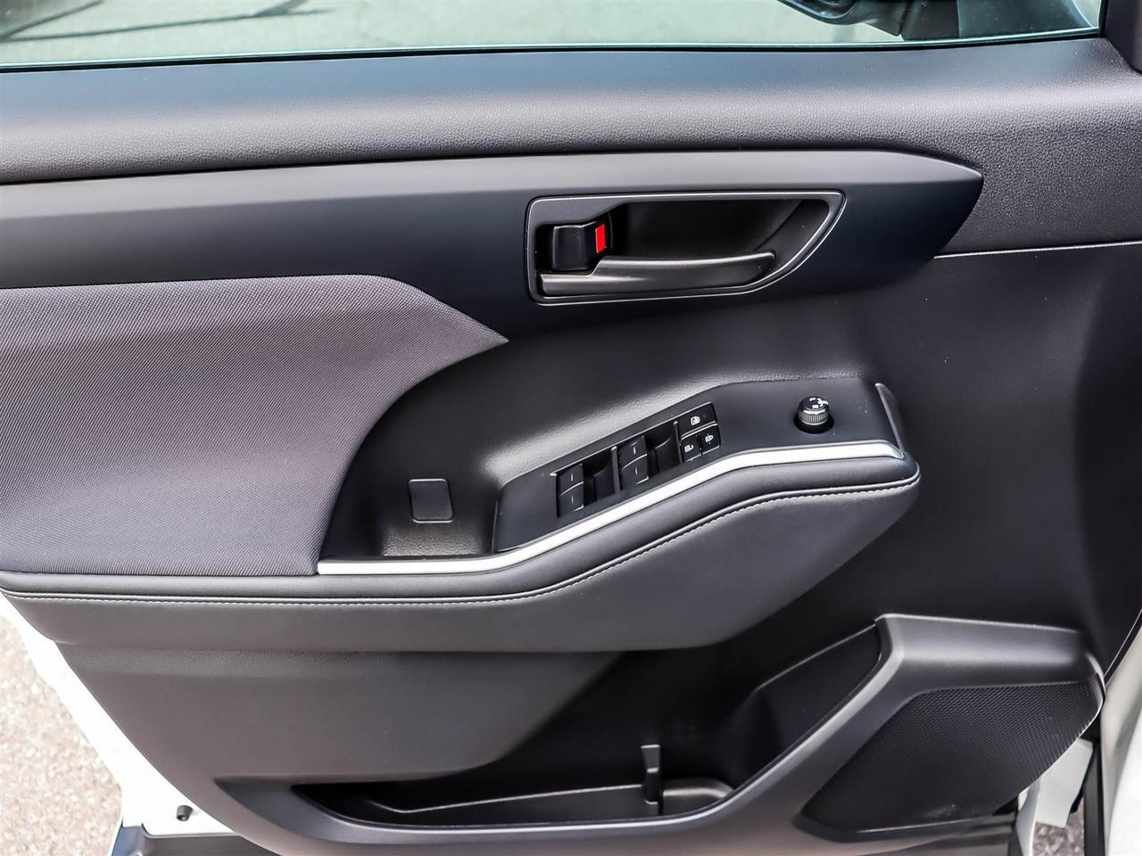 2023 Toyota Highlander LE Mississauga ON