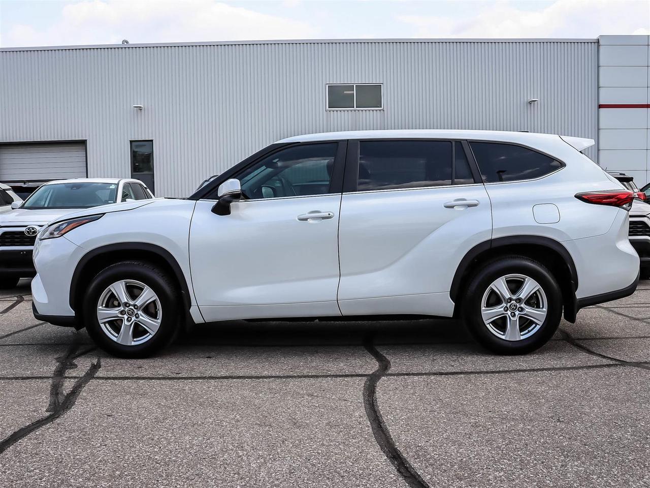 2023 Toyota Highlander LE Mississauga ON