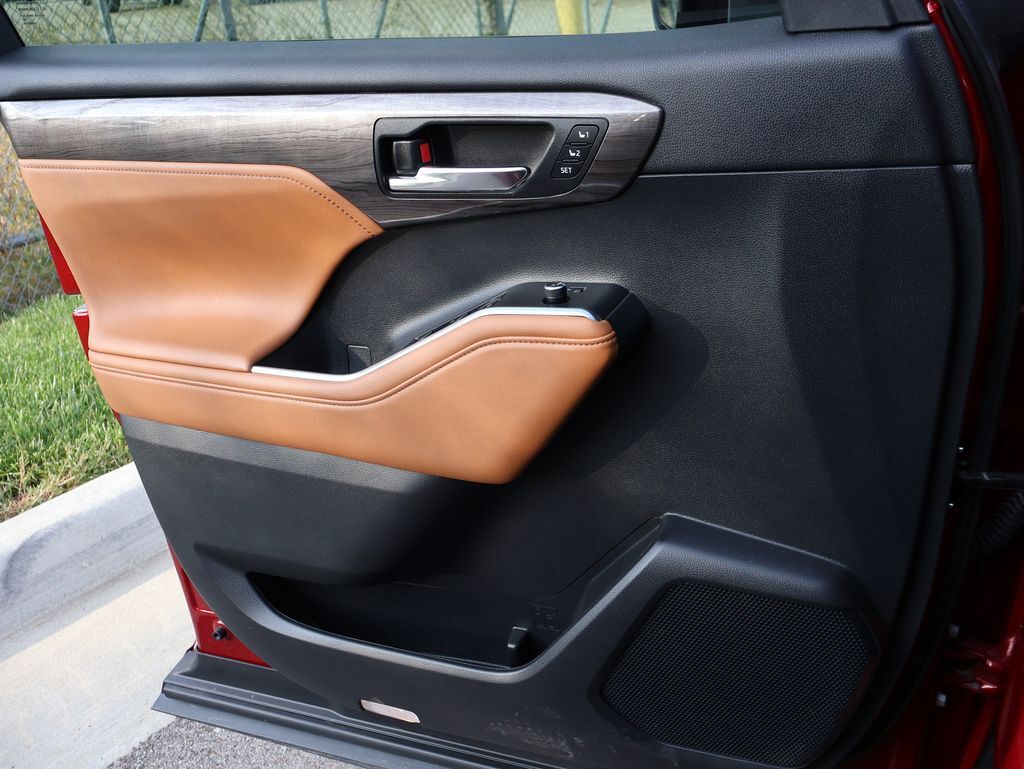 2023 Toyota Highlander Platinum