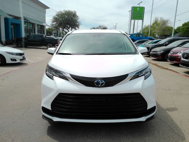 2023 Toyota Sienna LE 2023 Toyota Sienna LE