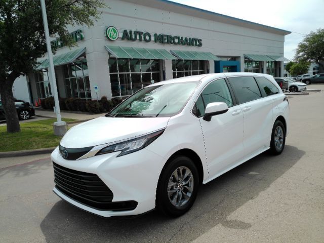 2023 Toyota Sienna LE 2023 Toyota Sienna LE