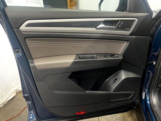 2023 Volkswagen Atlas Cross Sport 3.6L V6 SEL Premium R-Line Oshkosh WI