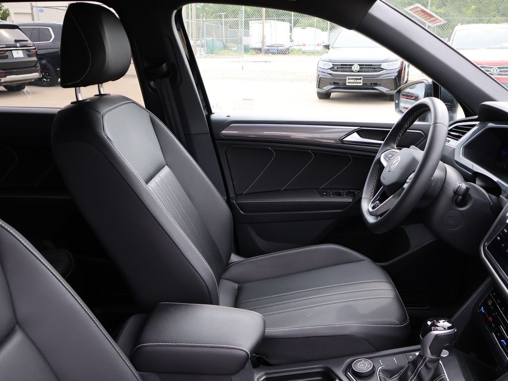 2023 Volkswagen Tiguan 2.0T SE R-Line Black