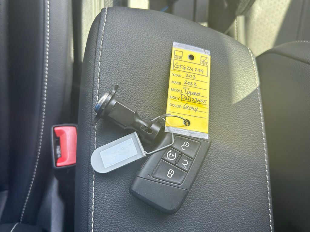 2023 Volkswagen Tiguan 2.0T SE R-Line Black Tampa FL