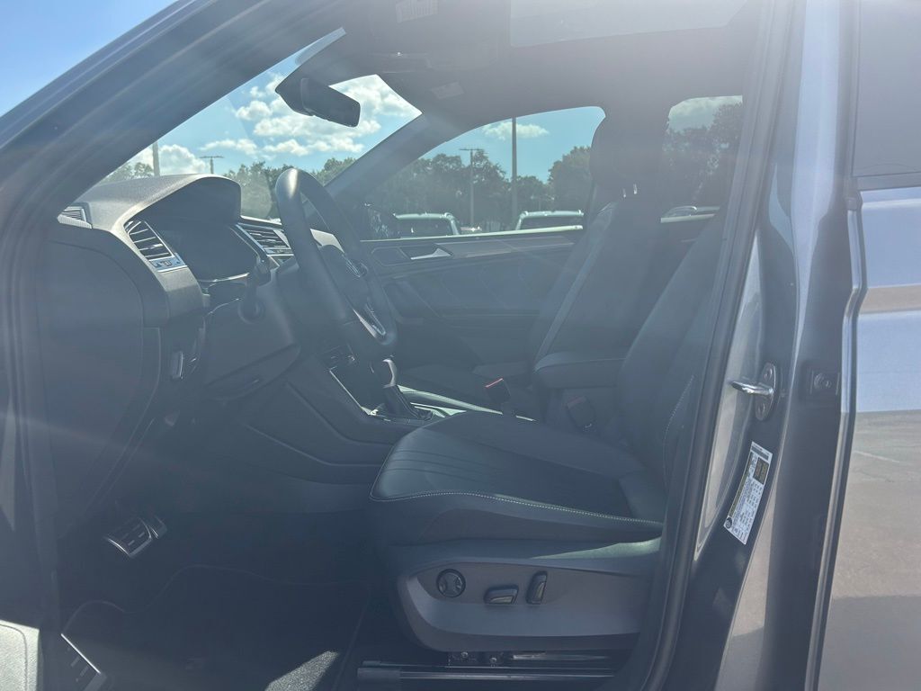 2023 Volkswagen Tiguan 2.0T SE R-Line Black Tampa FL